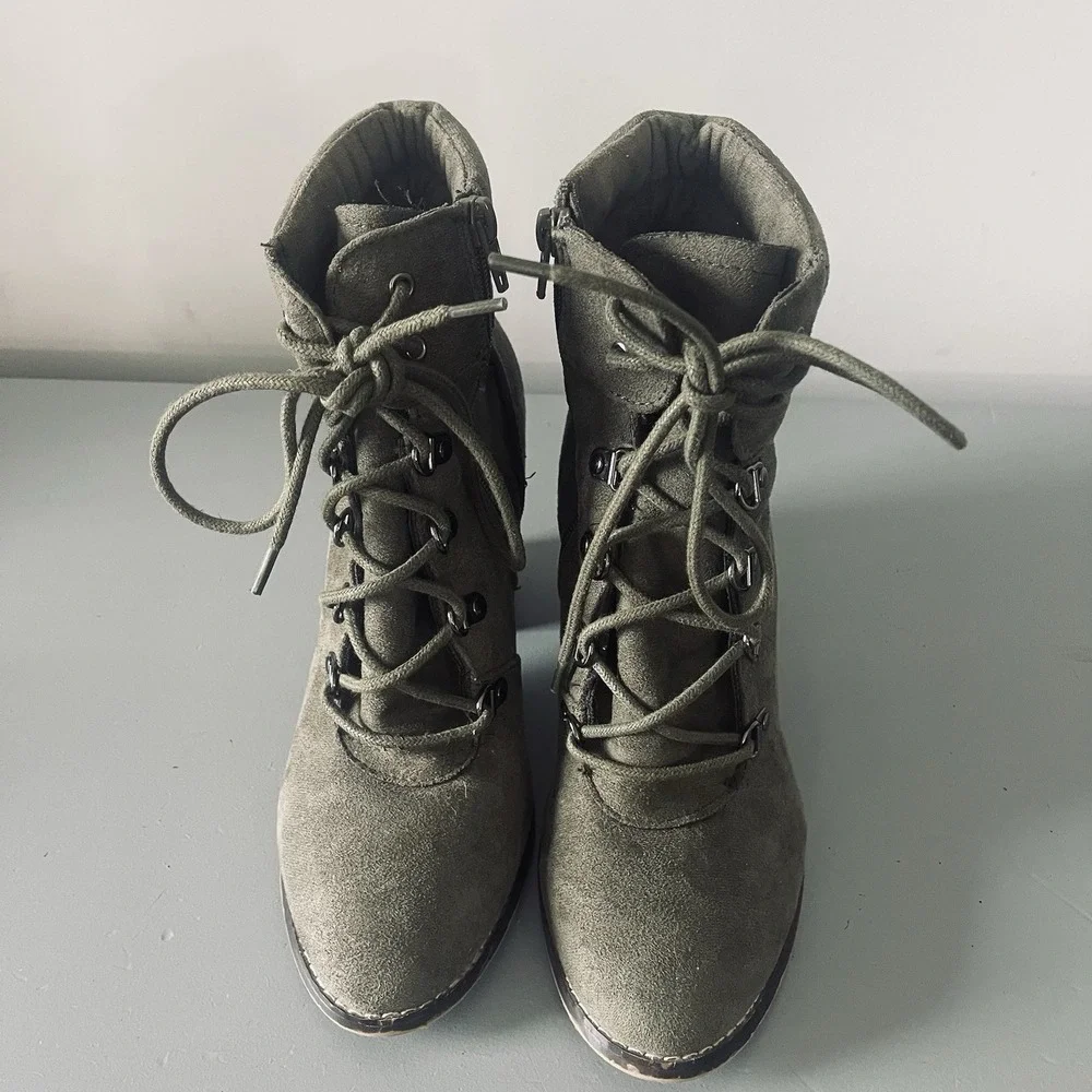 Candies Ankle Booties Women's Size 8.5 M Couture Olive‎ Green Suede Heeled
